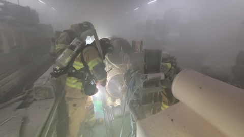 경북 구미 섬유 공장에서 불...직원 3명 다쳐