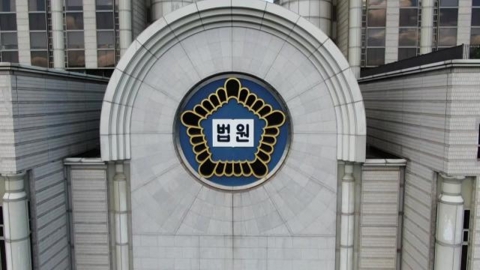국선 변호인 호의를 호감으로 착각한 남성…스토킹에 방화 협박도