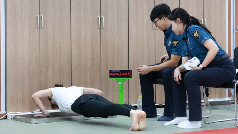 여경도 정자세로 팔굽혀펴기…만점 기준은 얼마?