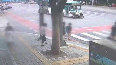 가족 먹여 살리려 떡볶이 배달하던 가장, 신호위반 버스에 치여 숨져
