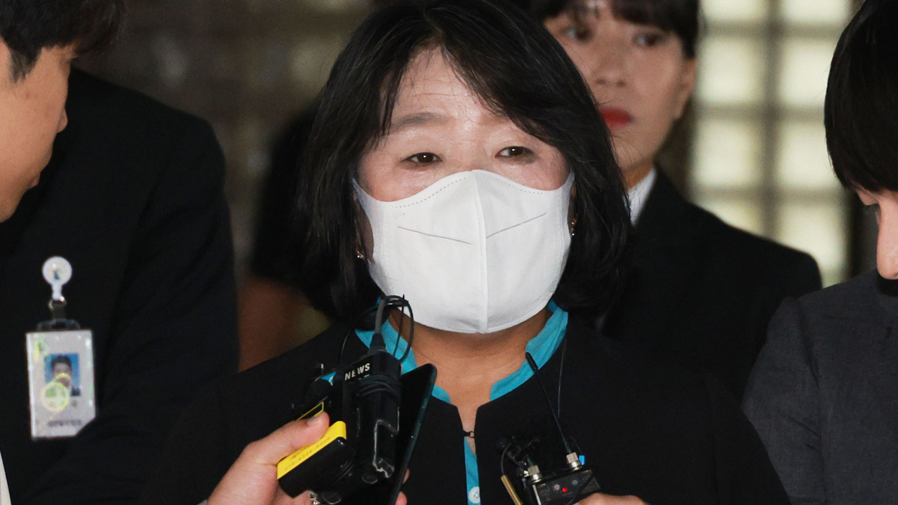 [사회]윤미향, 2심에서 징역 1년6개월·집행유예 3년...