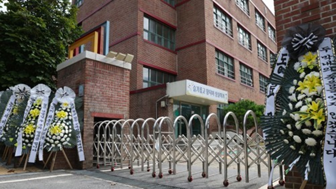 사망한 의정부 교사, 월급날마다 학부모에 50만 원씩 송금