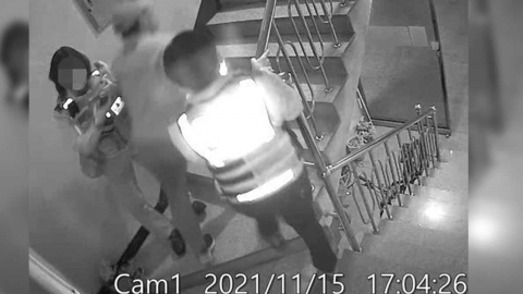 칼 찔린 피해자 두고 현장 떠나 해임된 경찰들 '직무유기 유죄' 