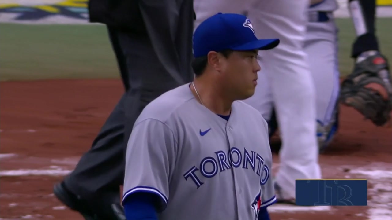 류현진, 홈런 3방 내주고 5실점...패전은 면해