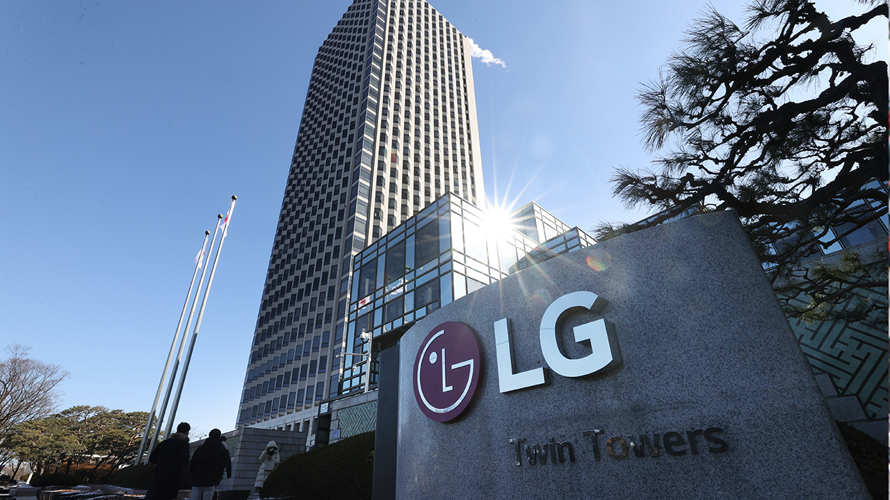 숨진 LG디스플레이 팀장, 하루 평균 '12.5시간' 일했다