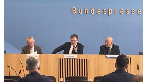 '독일 통일 33주년'..."격차 줄었지만 여전히 뚜렷"