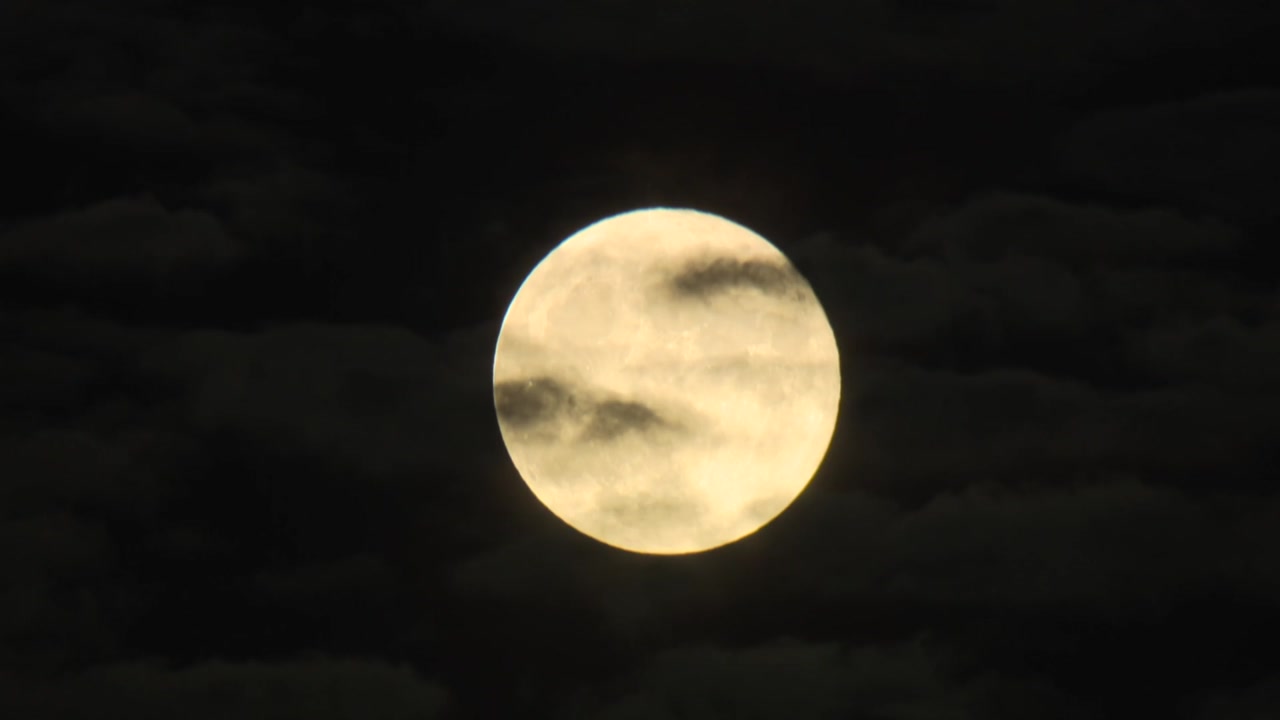 The Special Full Moon of Chuseok: A Rare Celestial Show in the Skies