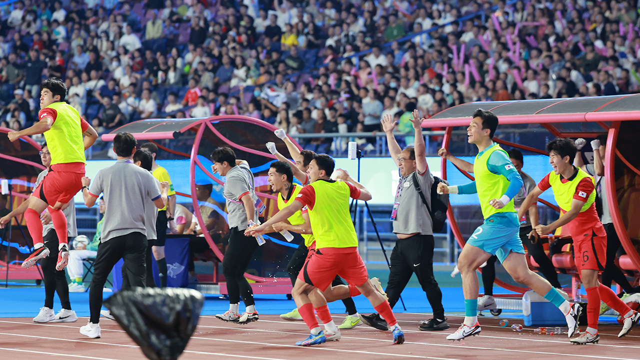 남자 축구, 우크벡에 2대 1로 승리...일본과 결승전