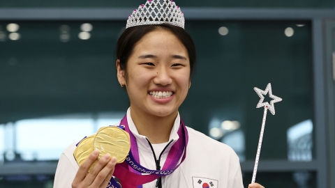 '부상 투혼' 안세영, 무릎 근처 힘줄 파열...2∼5주 재활 진단