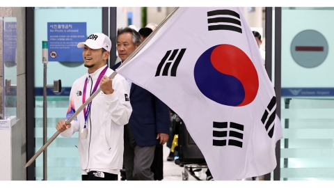 태극기 든 '비보이계 전설'...항저우AG 선수단 본진도 귀국