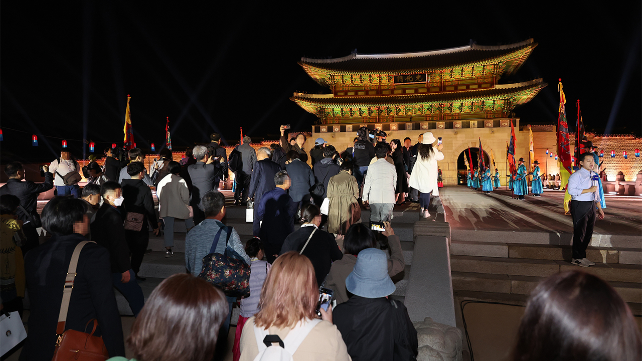 광화문 월대 백 년 만에 복원..."광화문 정신 되살린다"