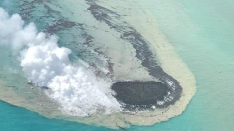 日 '이오지마' 앞바다 분화에 새로운 섬 형성