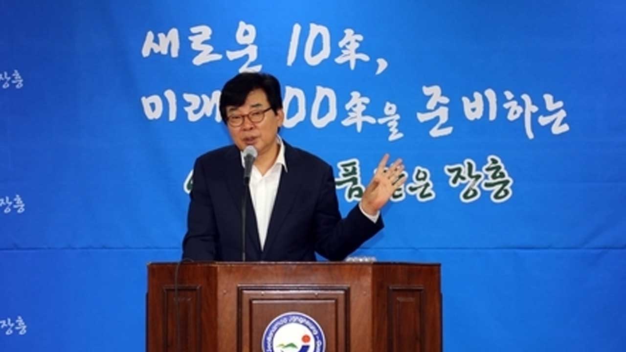 계좌번호 청첩장 뿌린 군수, 김영란법 위반 '무혐의' 종결 