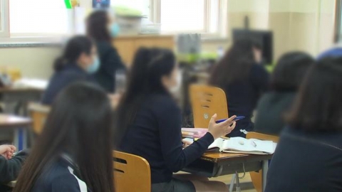 외신 "한국·일본 학생들, 코로나에 타격 없었다...오히려 성적 상승"