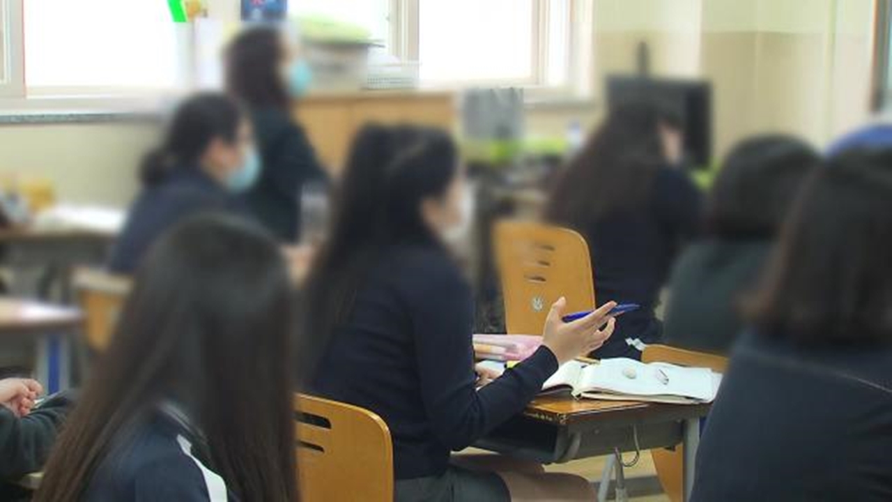 외신 "한국·일본 학생들, 코로나에 타격 없었다...오히려 성적 상승"