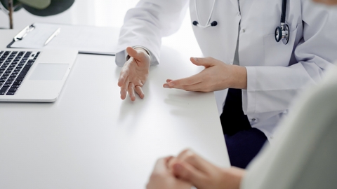 "첫 진료 시 1만 원 증정", "코 성형 후기"…불법 의료광고 집중 단속