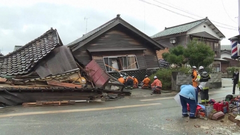 속출하는 사상자, 구조 도중에도 여진…피난민 지원도 난항