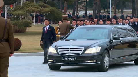 北 최고위급 간부들, 벤츠 타고 등장...독일 본사 "경위 확인 중"