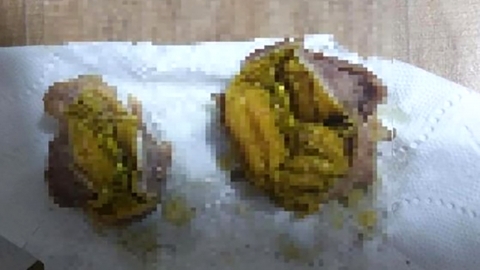 '썩은 맛 닭똥집' 논란에…60계치킨 "이물질 아니지만 판매 중단"