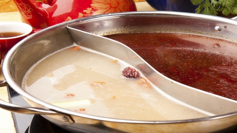 중국군, 부패·자금 부족에 몸살 “미사일 연료로 훠궈 만들어 먹어”