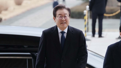 이재명, 보름 만에 당무 복귀..."공정·혁신 공천"