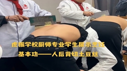 사람 등 도마로 쓰고 거침없는 칼질…中 요리학교의 아찔한 실습