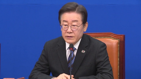 이재명, 文 예방 '통합' 행보..."선거제 결단 임박"