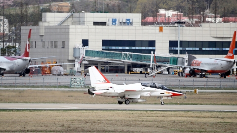  광주 공군기지에 폭발물 의심 신고...공항 활주로 폐쇄