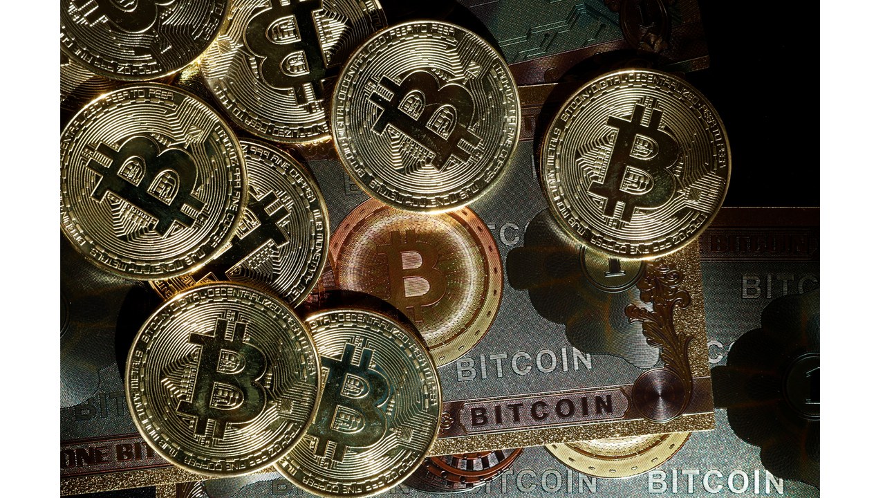 블랙록 현물 비트코인 ETF, 두 달간 약 20만 개 매집 | YTN