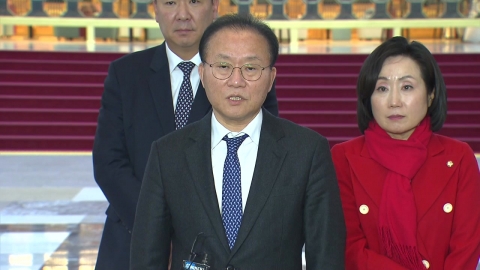 與 "민주, 또 특검법 남발...총선에 악용하려는 것"