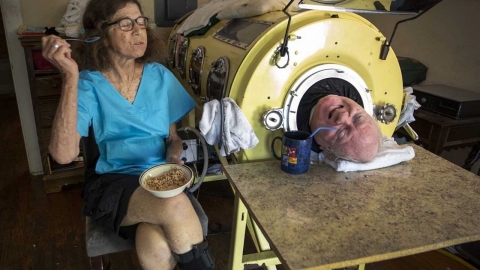 소아마비로 72년 '원통 기기' 안에서 살아온 남성 사망