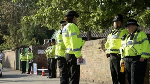 "내 신발에 입 맞춰"...흑인 학생 인종차별에 영국 사회 '발칵'
