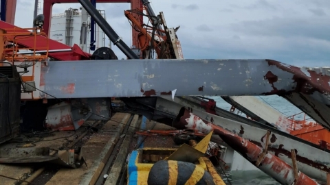  울산 컨테이너 터미널에서 크레인 무너져 2명 사망