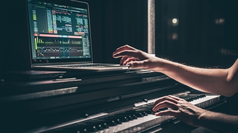 요즘 가사 수준 정말 낮아졌나…영어 노래 가사 1만 곡 분석한 결과 