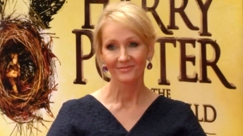 해리포터 작가 조앤 롤링 "나를 체포하라" 해시태그 올린 이유