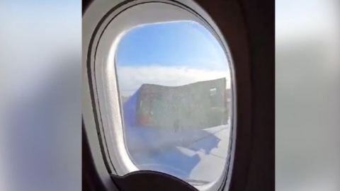 '공포의 이륙' 보잉 737 기종 상공 3,000m에서 엔진 덮개 날아가