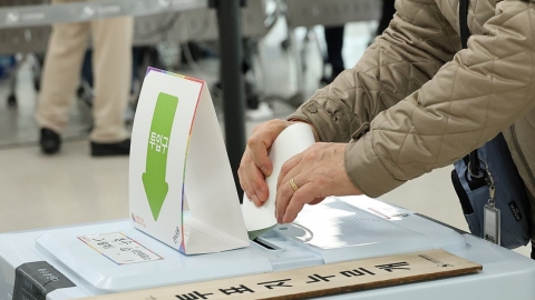 '기표한 투표지' 사진 특정 정당 관계자·당원 카톡방에 올라와 선관위 조사