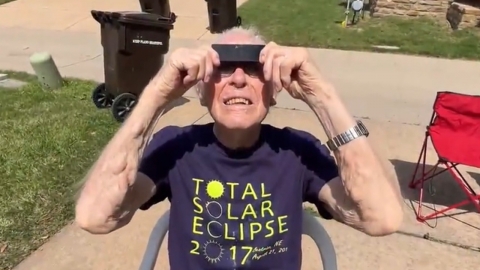 13번째 개기일식 즐긴 美 105세 남성..."살면서 본 것 중 가장 완벽했다"