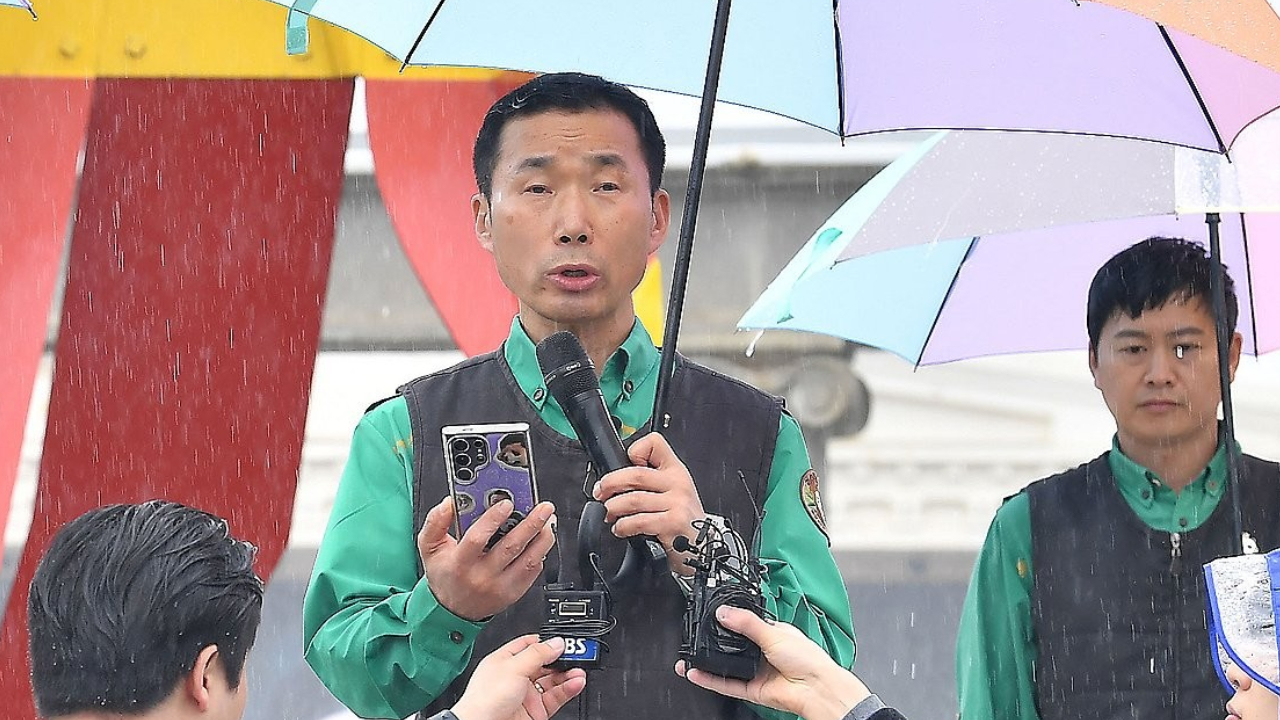 중국 간 푸바오의 '구르는 행동'에 강철원 사육사가 한 말