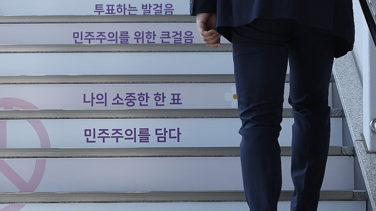 '강력한 지도자'에 부정적인 나라는?...한국이 73%로 가장 높아