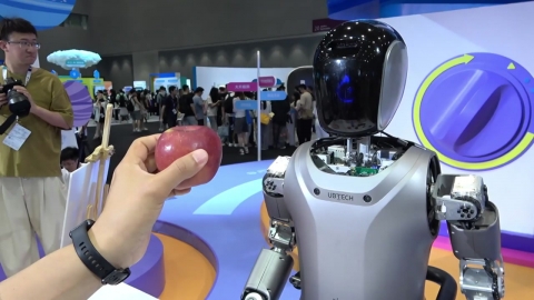 중국도 AI 로봇 공개…"어니봇 사용자 2억 명 돌파"