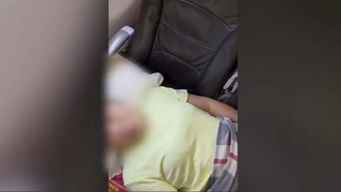 못 앉겠다며 드러누운 진상 승객...中 비행기 2시간 지연