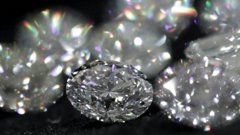 액체 속에서 자라는 '다이아몬드'…상압 제작 최초 성공