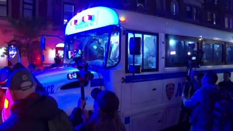 '반전시위' 美 컬럼비아대에 경찰 진입…50여 명 연행