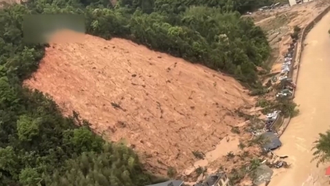 中 남부 폭우 뒤 고속도로 '와르르'…24명 사망·30명 부상