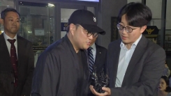 김호중, 취재진 피해 귀가 거부..."죄인이 무슨 말 하겠나"