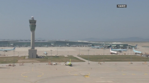 화물기 착륙하면서 타이어 파열로 인천공항 1활주로 차단