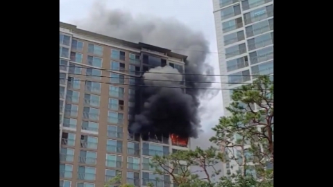 서울 강남 아파트에서 불…2명 부상·40여 명 대피