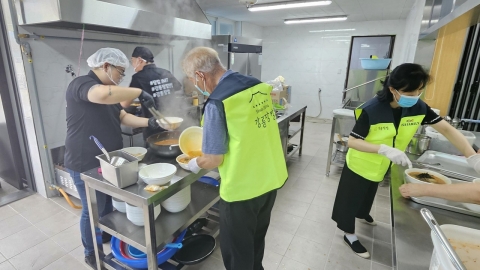 [기업]강릉장칼, 충남 금산 수해지역 주민에게 따뜻한 점심 한 끼 봉사 