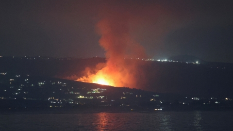 헤즈볼라, 이스라엘 북부에 로켓 50여 발..."무기고 공습 대응"